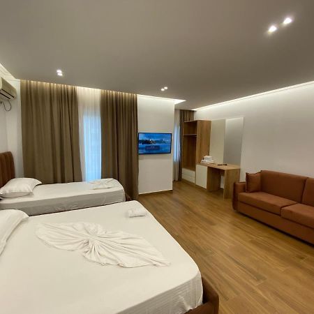 Hotel Vila Mare Durres Exterior photo