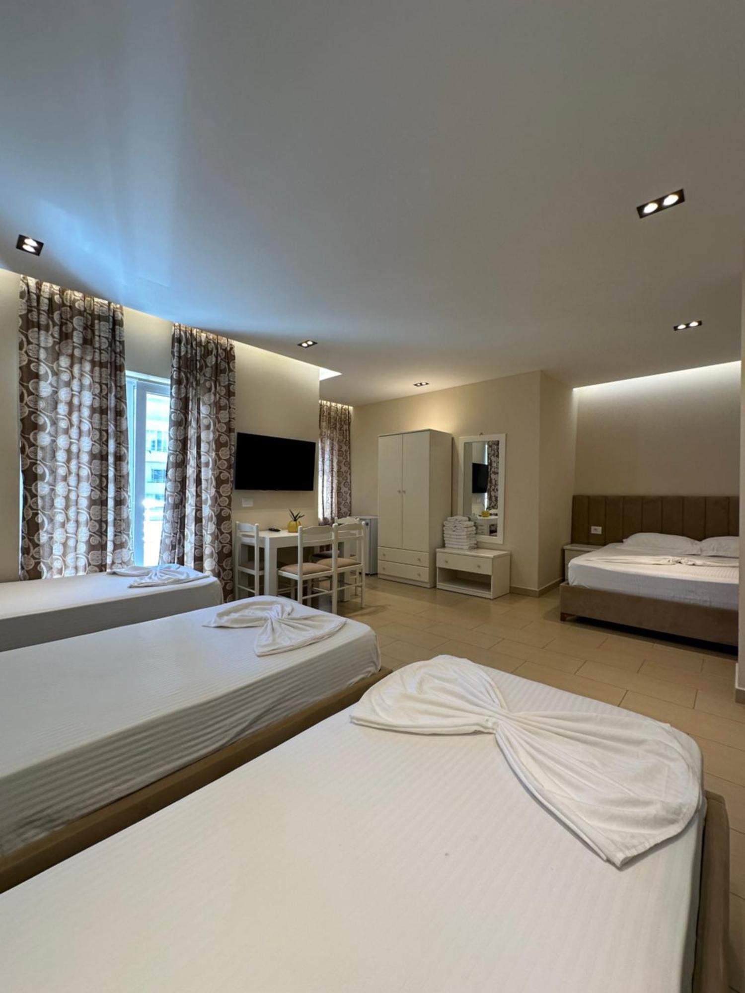 Hotel Vila Mare Durres Exterior photo