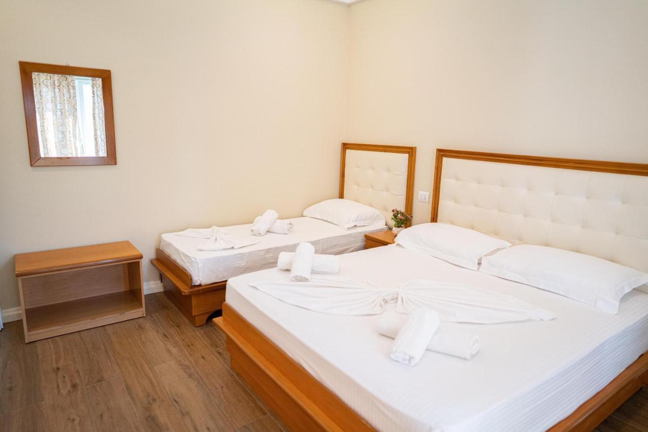 Hotel Vila Mare Durres Exterior photo